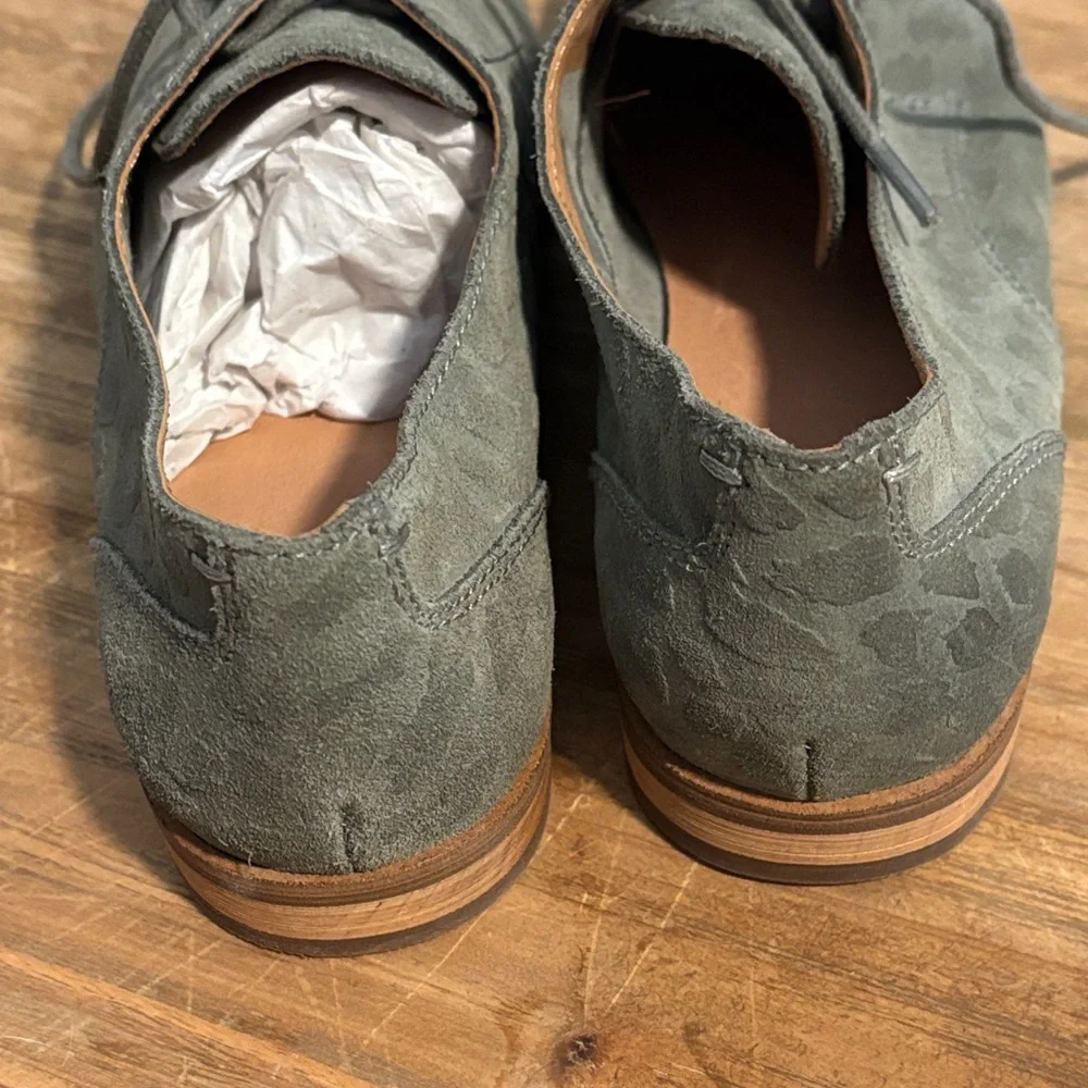 FRYE AND CO. Piper Oxford in Olive Embossed‎ Leopard Print Rare Find Preppy